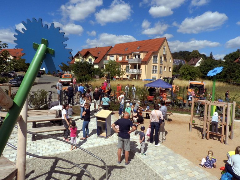 Kornblumen-Spielplatz eingeweiht